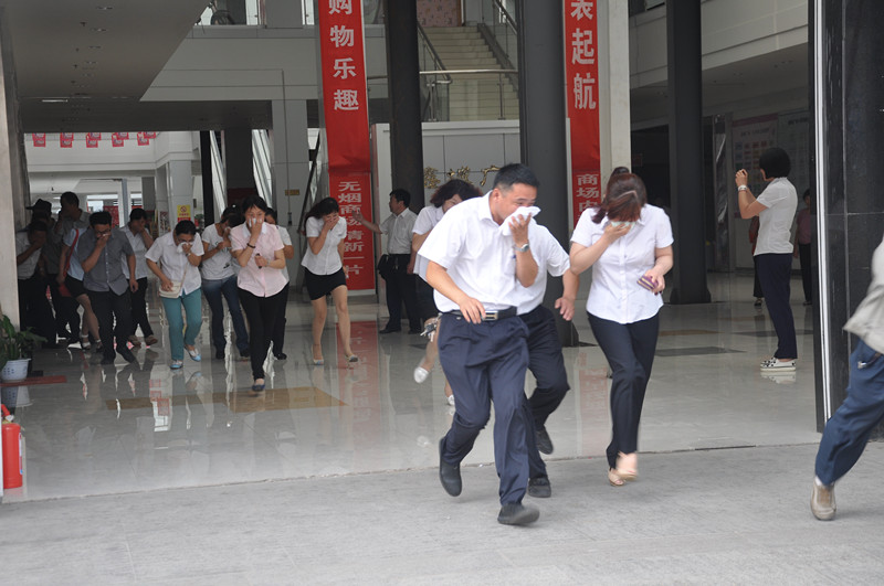                         鑫城廣場(chǎng)第二季度消防演練