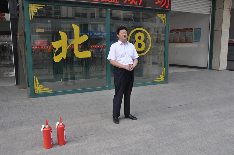                       鑫城廣場(chǎng)張總給大家講話