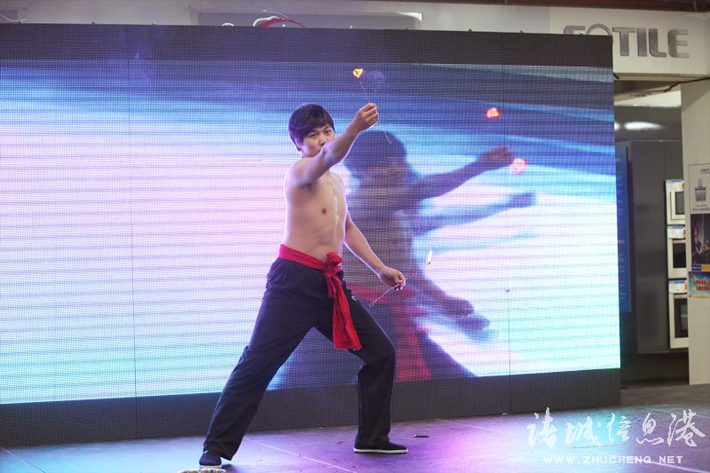 20121222գTίkTоOίTkоW(wng)jĻkҳkǬͨʢĻý޹˾TϢۅf(xi)kġTеھŌþW(wng)j(ji)ĿxӡK_Ļx|TcܶƏV2013TеھŌþW(wng)jҪˁԸиI(y)50λݐۺ߈չʾ30(ji)Ŀʵı𱬵Ě՞Ǹl(xing)HһҕXʢ磬Dx_Ϟұgsˣ