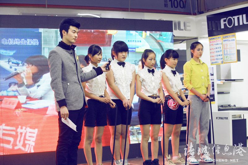 20121222TίkTоOίTkоW(wng)jĻkҳkǬͨʢĻý޹˾TϢۅf(xi)kġTеھŌþW(wng)j(ji)ĿxӡK_Ļx|TcܶƏV2013TеھŌþW(wng)jҪˁԸиI(y)50λݐۺ߈չʾ30(ji)Ŀʵı𱬵Ě՞Ǹl(xing)HһҕXʢDxւA uίώcu