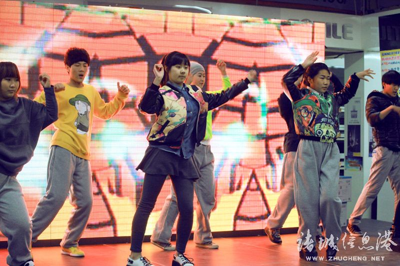 20121222գTίkTоOίTkоW(wng)jĻkҳkǬͨʢĻý޹˾TϢۅf(xi)kġTеھŌþW(wng)j(ji)ĿxӡK_Ļx|TcܶƏV2013TеھŌþW(wng)jҪʣˁԸиI(y)50λݐۺ߈չʾ30(ji)Ŀʵı𱬵Ě՞Ǹl(xing)HһҕXʢD麣x݆T_σA[ʮĽ衣